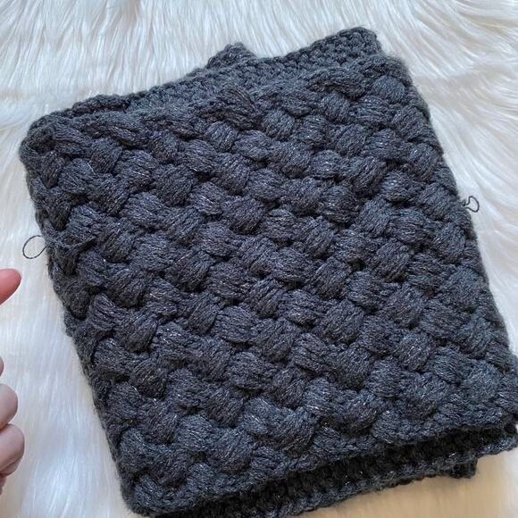 Gray Chunky Infinity Womens Scarf - Picture 7 of 7